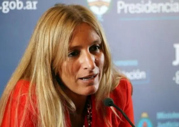 Florencia Carignano, titular de Migraciones, afirmó que no es cierto que hay 45 mil argentinos varados en el exterior.